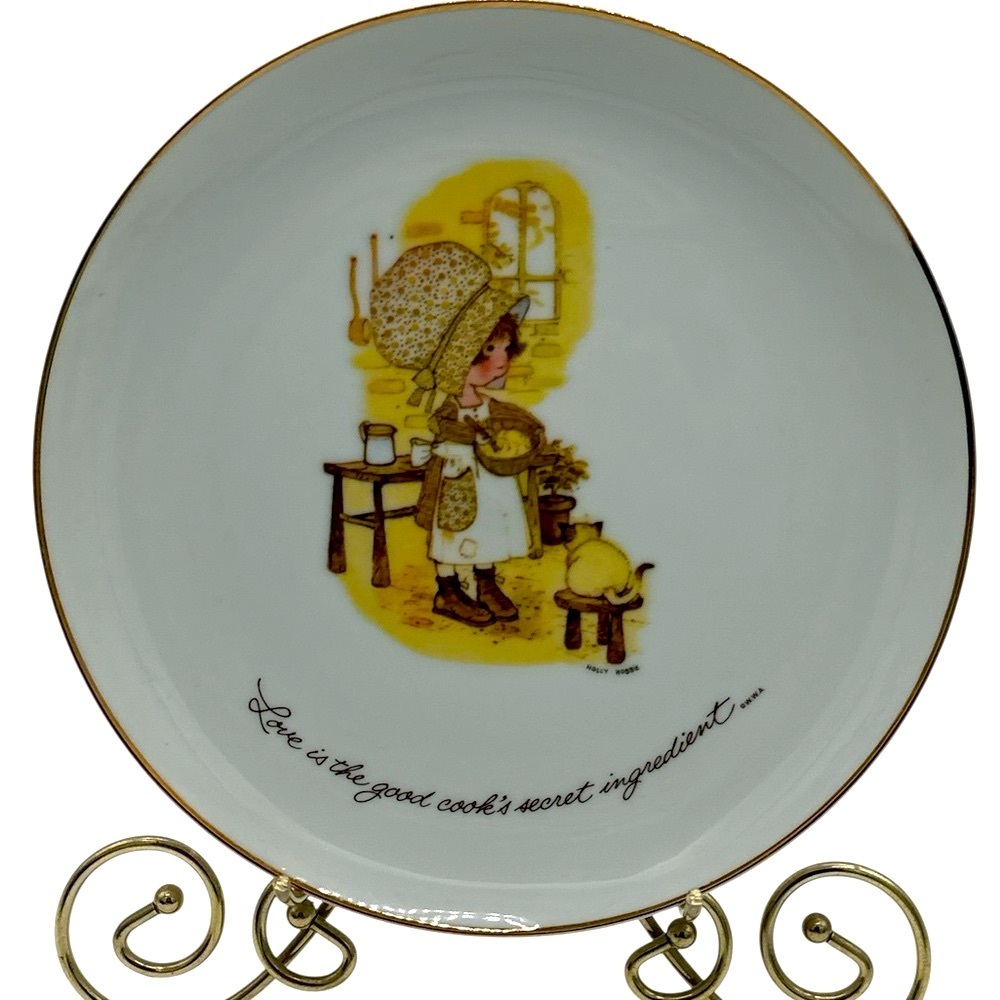 Vintage‎ Holly Hobbie Collector Decorative Plate “Love is the Good Cooks Secret”